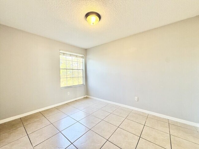 Building Photo - 2723 N Poinciana Blvd