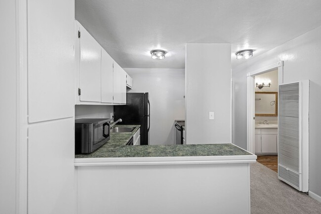 Building Photo - Walnut Creek! 1 bedroom 1 bathroom, Walk t...