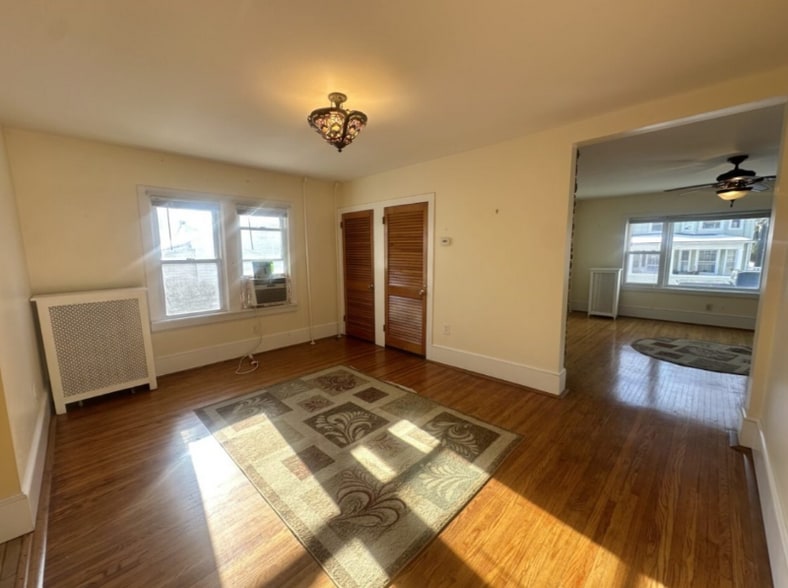 Building Photo - 986 Ash St