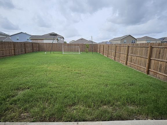 Building Photo - 4 Bedroom 3 Full Bathrooms home