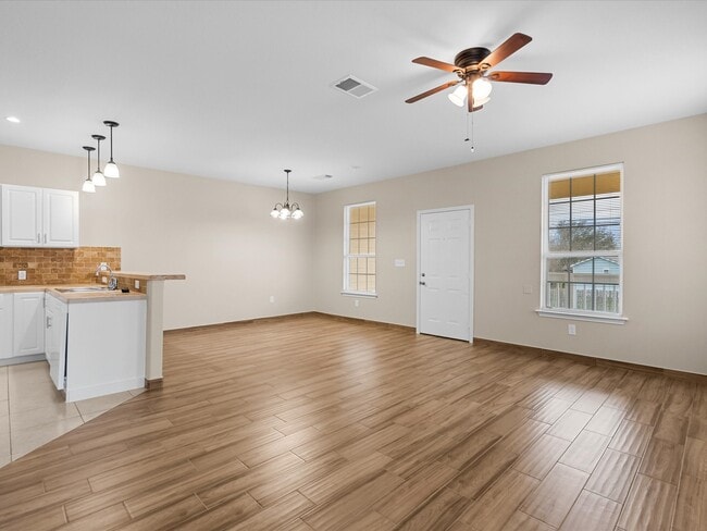 Building Photo - 533 12th St