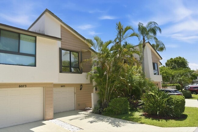 Building Photo - 6075 Glendale Dr
