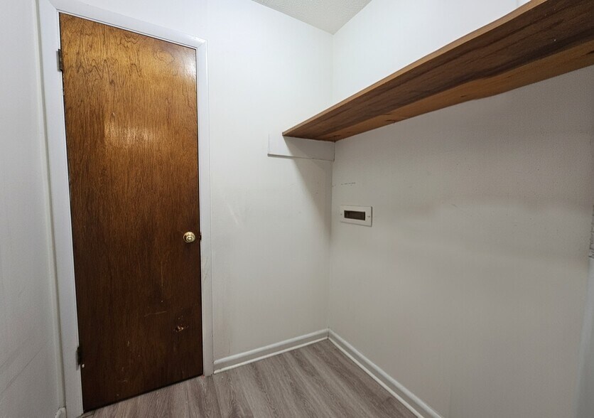 Laundry Room - 2501 Washington St