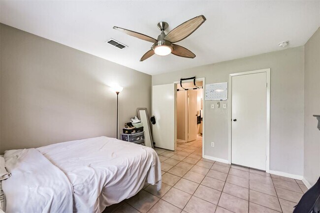 Building Photo - 8801 Hammerly Blvd