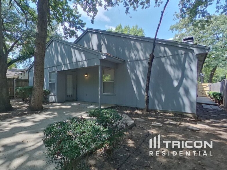 Building Photo - 1008 W Lovers Ln