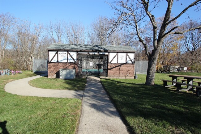 Building Photo - 139 King St