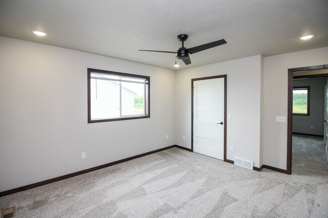 Building Photo - 600-620 W Samantha St