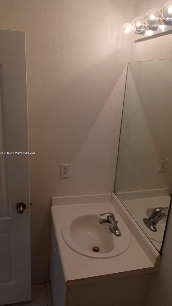 Building Photo - 1666 SE 27th Ct