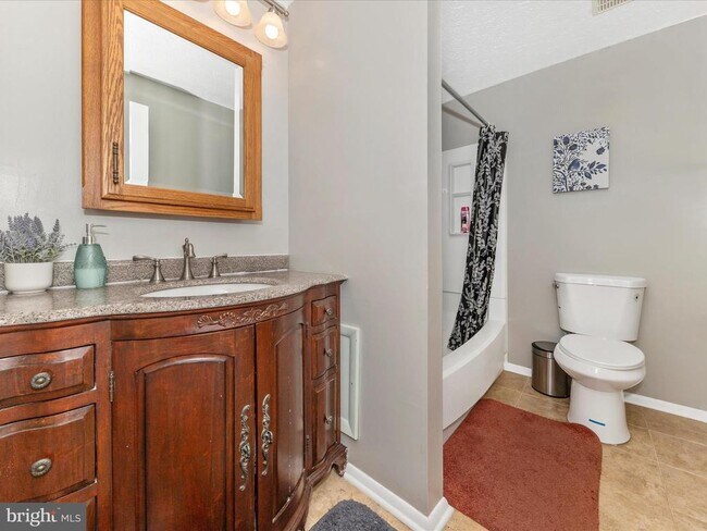 Building Photo - 12461 Quail Woods Dr