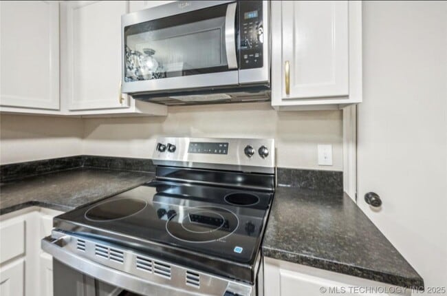 Building Photo - 306 Short St