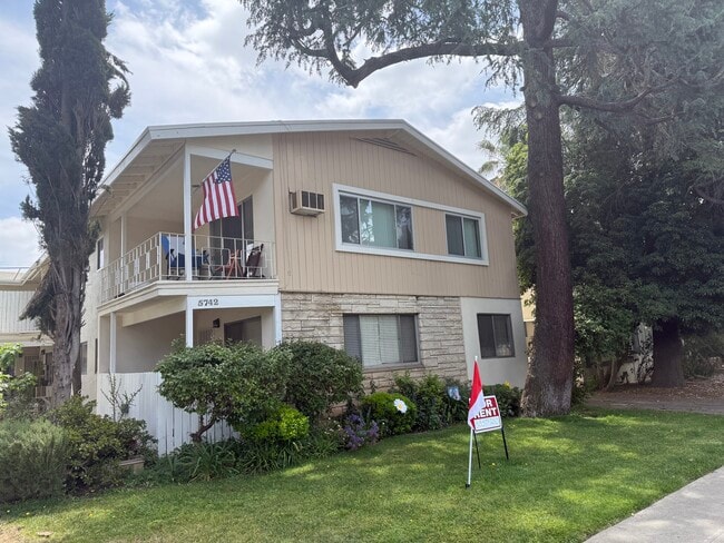 Building Photo - 5742 Hazeltine Ave