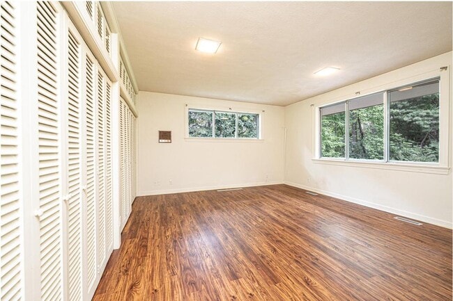 Building Photo - 153 Hillhaven Pl SE