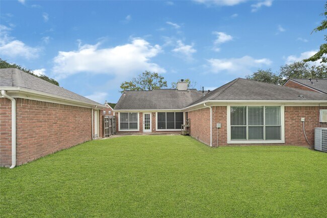 Building Photo - 3906 Greenwood Dr