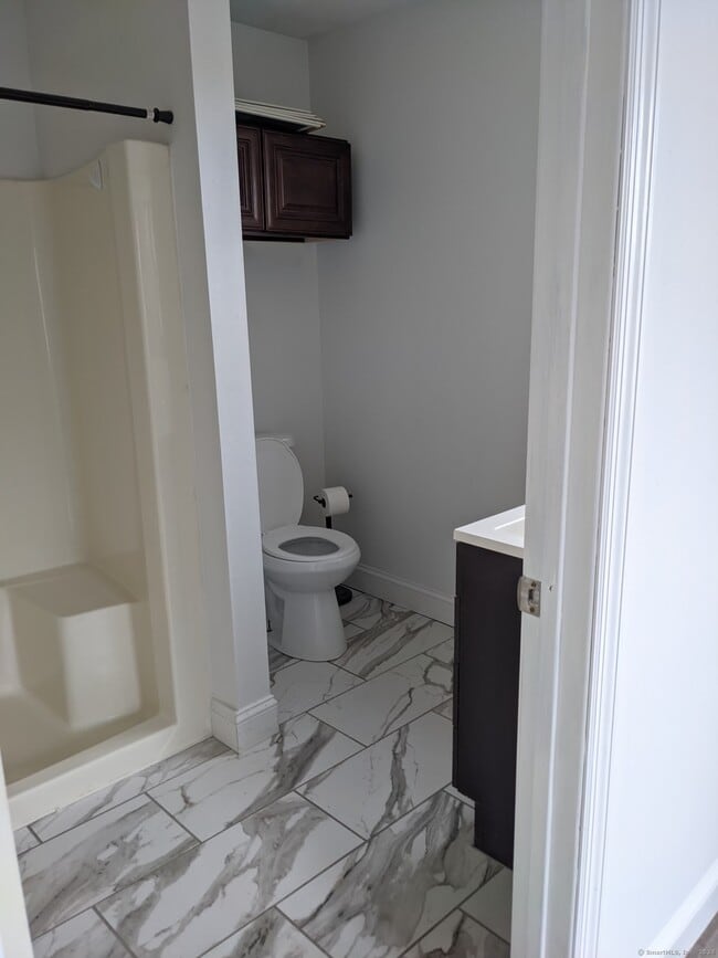 Building Photo - 230 Pumpkin Hill Rd