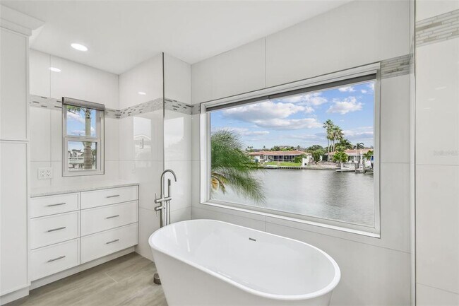 Building Photo - 3938 Versailles Dr