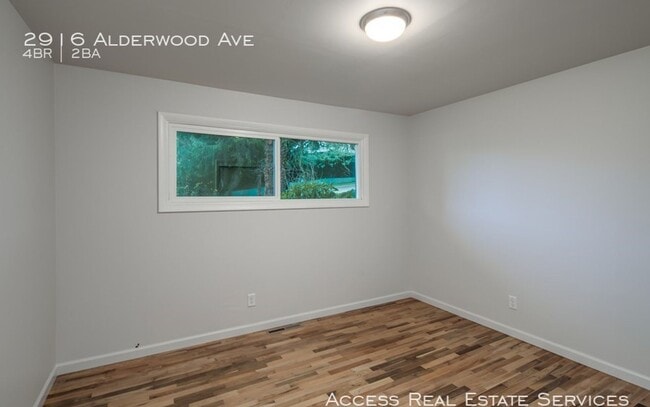 Building Photo - 2916 Alderwood Ave