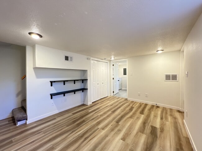 Building Photo - 579 W 16th St