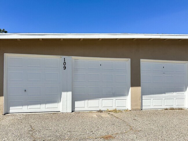 Building Photo - Clearbrook Ln (109)