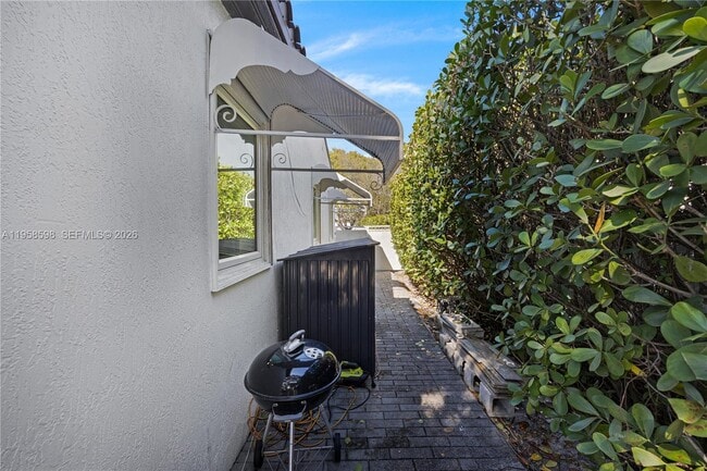 Building Photo - 6476 SW 10th Terrace