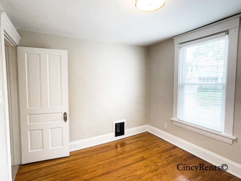Building Photo - 2836 Linwood Ave