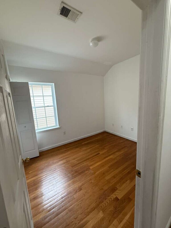 Building Photo - 84 W 14th St