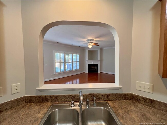 Building Photo - 346 Coverly Square