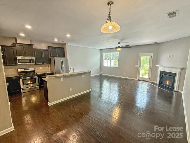 Building Photo - 2752 Sawbridge Ln