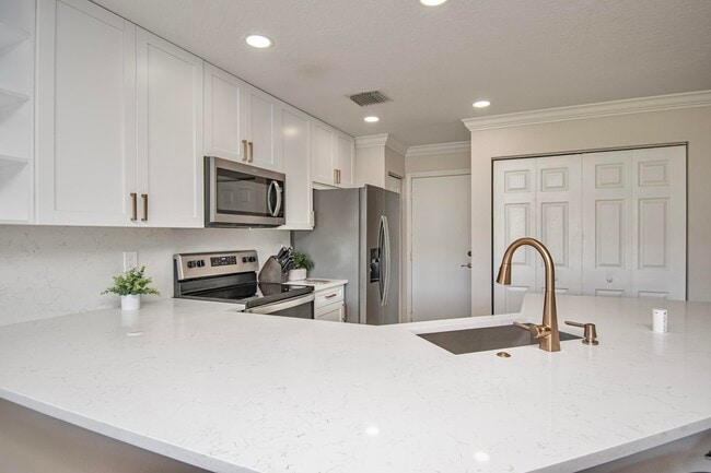 Building Photo - 16081 Sierra Palms Dr