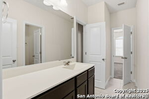 Building Photo - 204 Tiltwood Ct