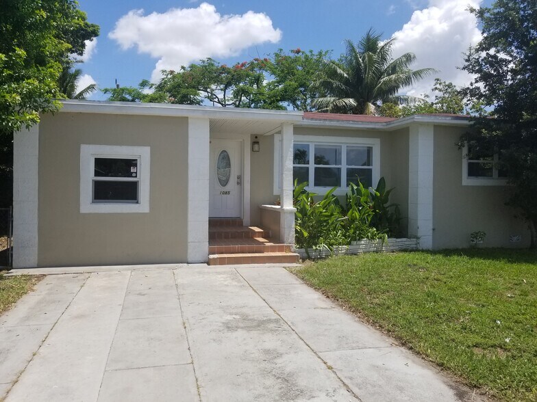 Building Photo - 1085 NW 133rd St
