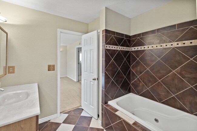 Building Photo - 4319 Millburn S