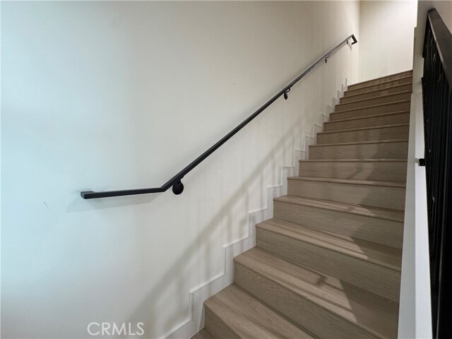 Building Photo - 257 S Ave 54