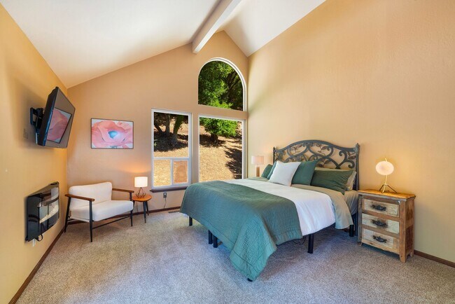 Building Photo - Stunning Mid-Century Modern 5bed/3.5 bath Home on 1.92 acres