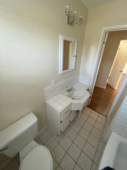 Bathroom - 2934 Brookdale Ave