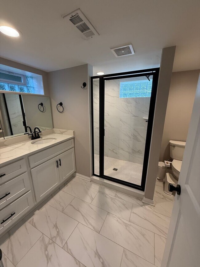 Building Photo - REMODELED 4-BEDROOM HOME W/FENCED YARD