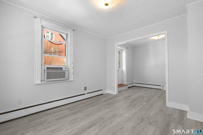 Building Photo - 48 Anderson St