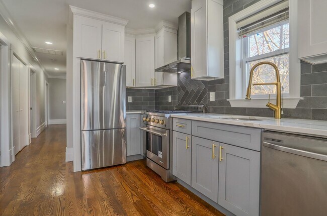 Building Photo - 40 Grant St