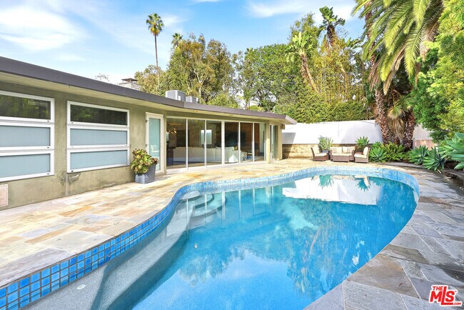 Building Photo - 3154 Queensbury Dr