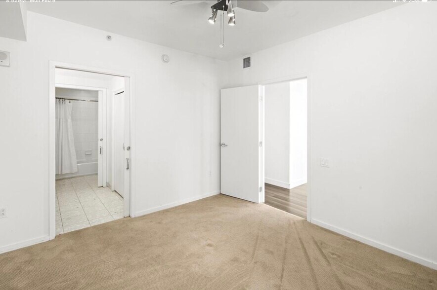 Building Photo - 321 10th Ave