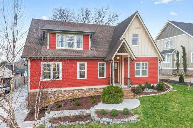 Building Photo - Great location, less than one mile from Historic Downtown Franklin.