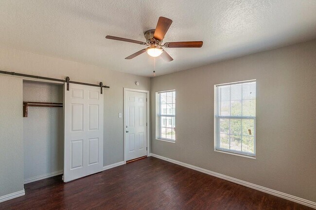 Building Photo - 309 Hutcheson St