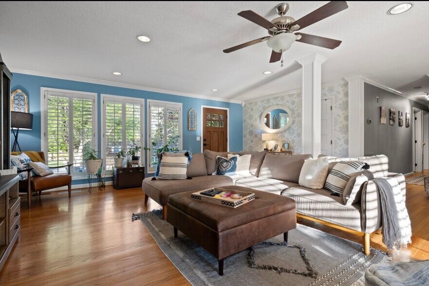 Building Photo - 1627 Fernwood Cir