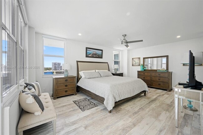 Building Photo - 3725 S Ocean Dr