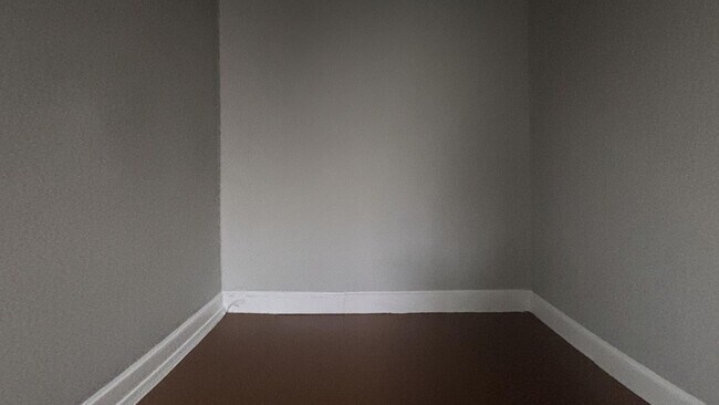 Building Photo - Germantown 2BR w/porch and yard