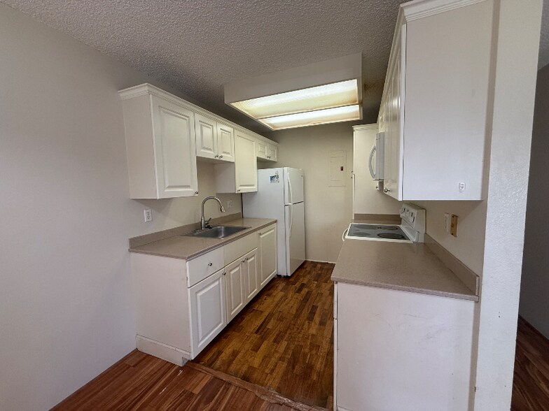 Building Photo - 94-1419-1419 Polani St