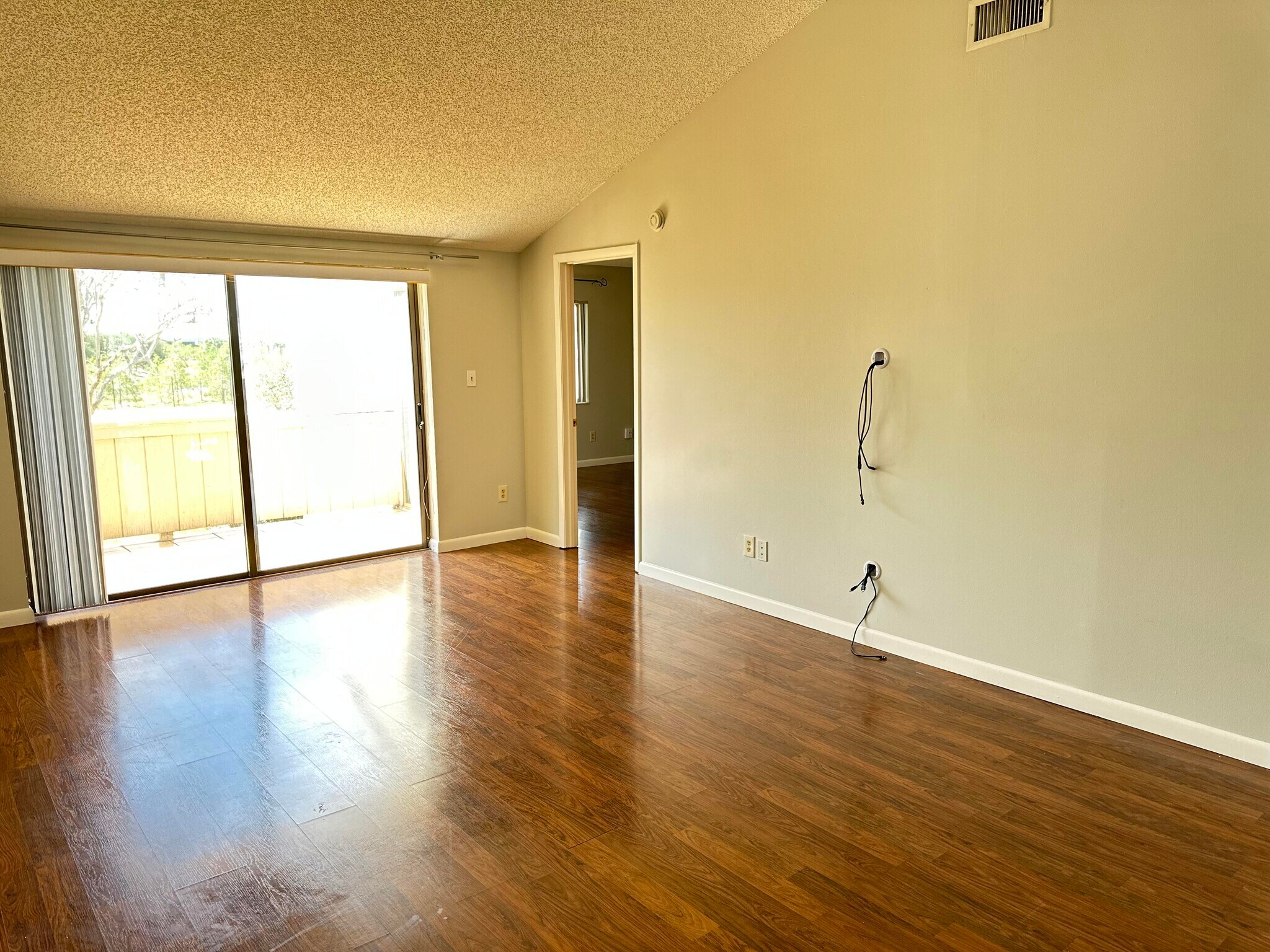 Building Photo - 5429 Vineland Rd