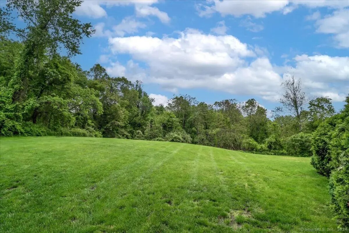 Building Photo - 41 Ledgewood Dr