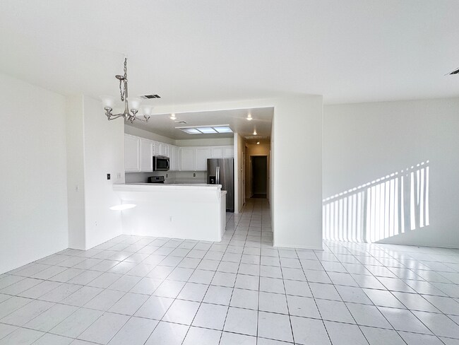 Building Photo - "Charming 2-Bed, 2-Bath Condo with Cozy Fireplace in Prime Stevenson Ranch Location!"