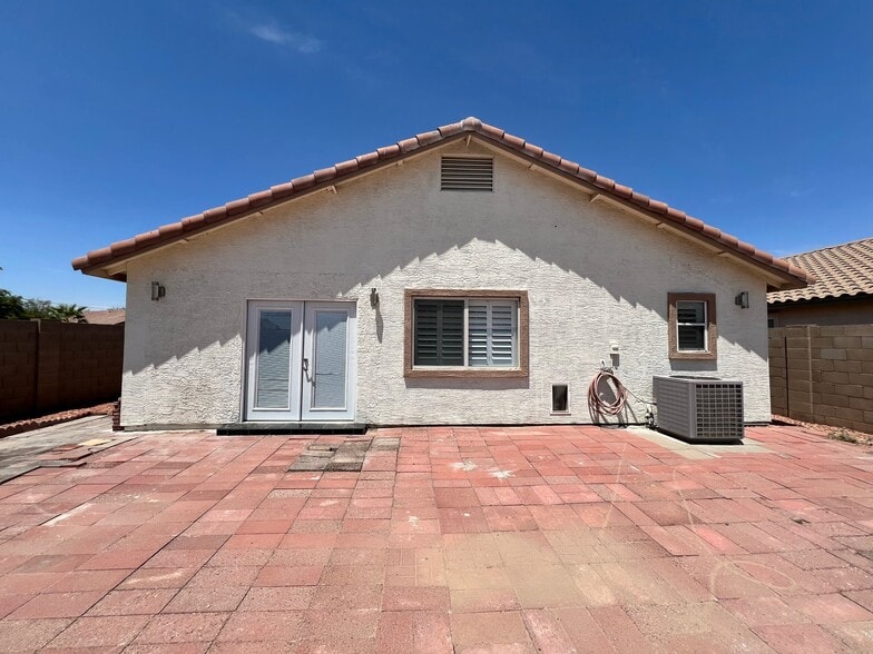Building Photo - 1541 S 230th Ave