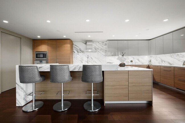 Building Photo - 3433 Westheimer Rd